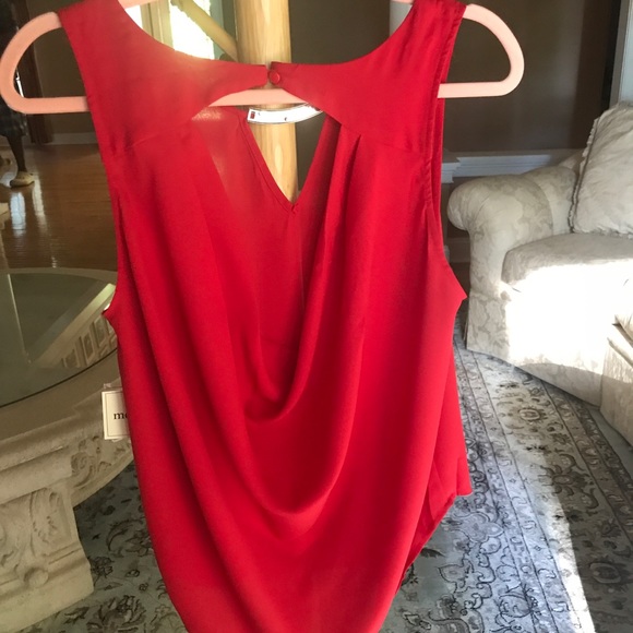 Red, sleeveless top with open back - Picture 2 of 2
